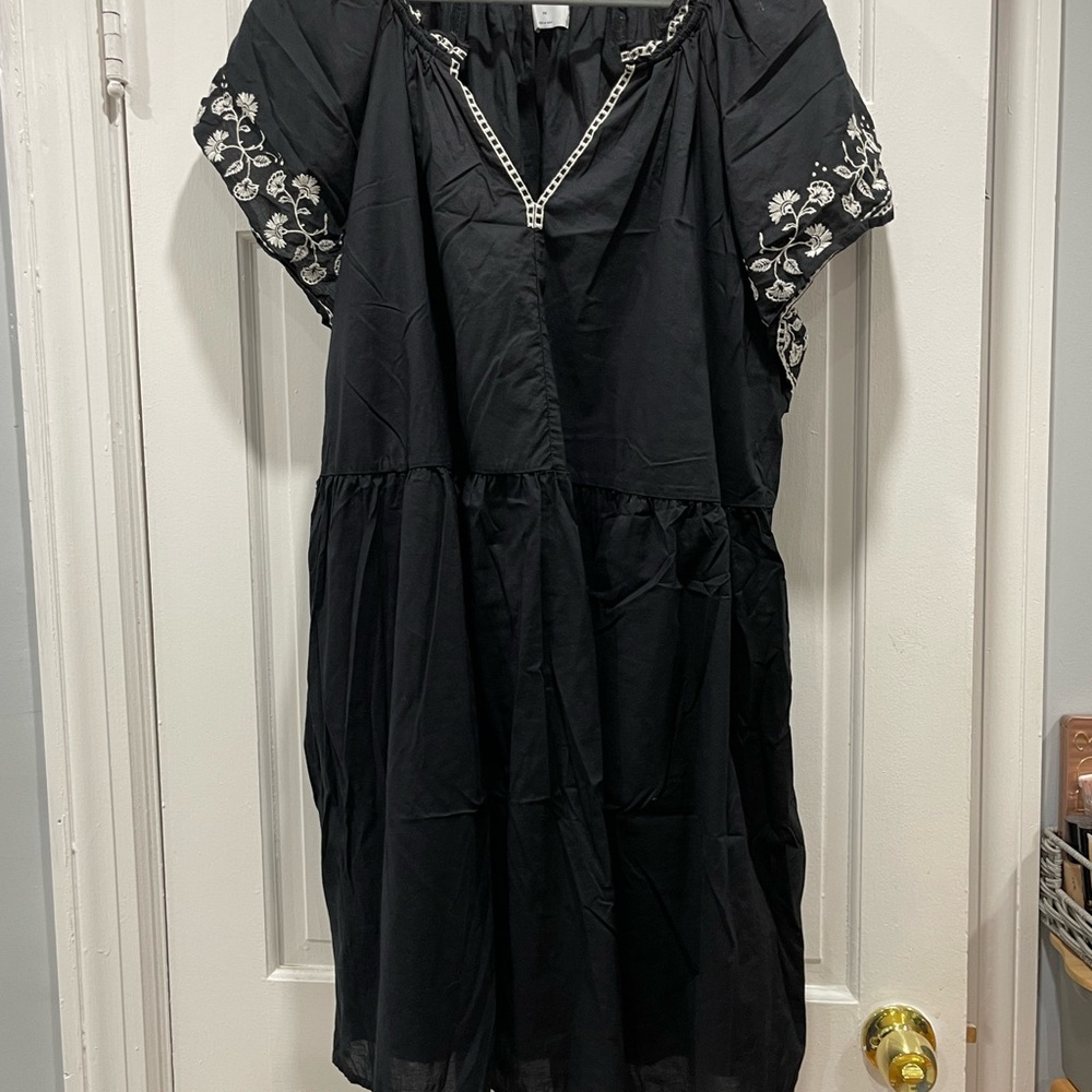 Old Navy Black Top with White Embroidery